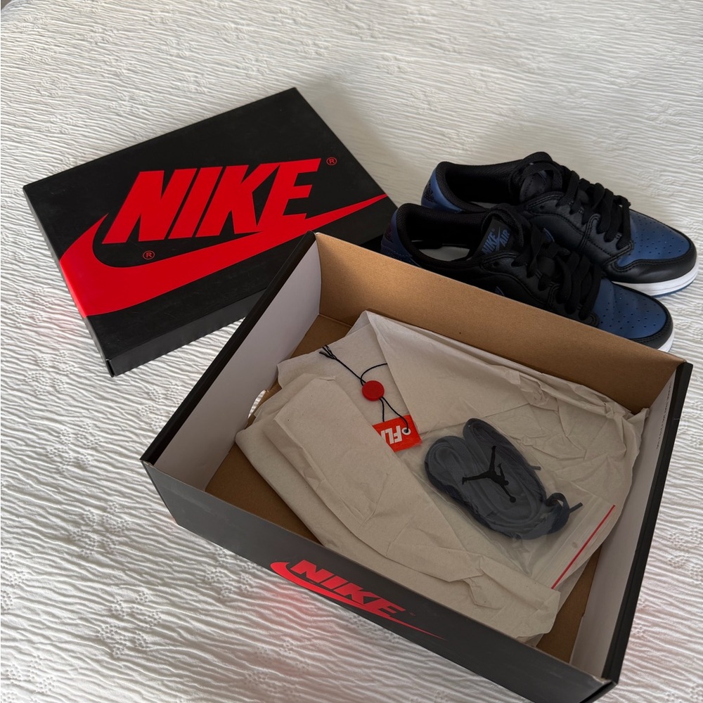 Nike Black and Navy Sneakers - Picture 5 of 5